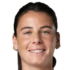 Emma Navarro headshot